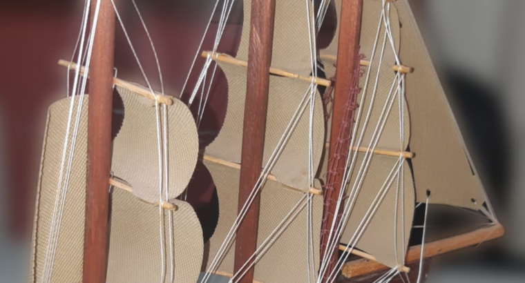 Bateau décoratif en bois
