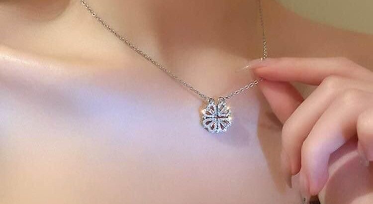 Collier en forme de cœur à quatre feuille