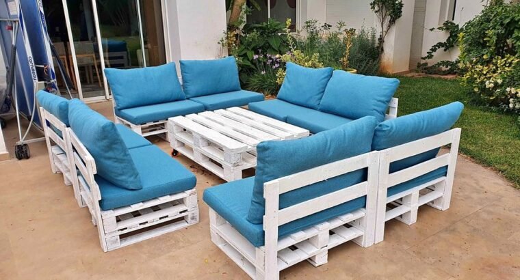 salon jardin d’extérieur avec table